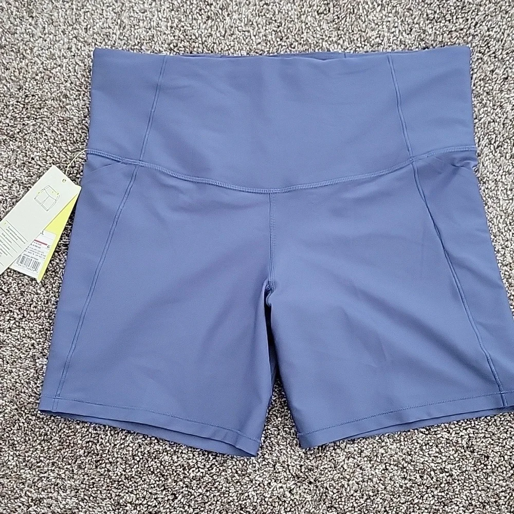 NWTWomen's Effortless Support High-Rise Pocketed Bike Shorts 6" - All In Motion™ - Picture 3 of 5